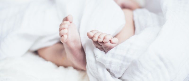 保育士1年目で妊娠発覚!仕事への影響と報告手順・悩みの相談先は?