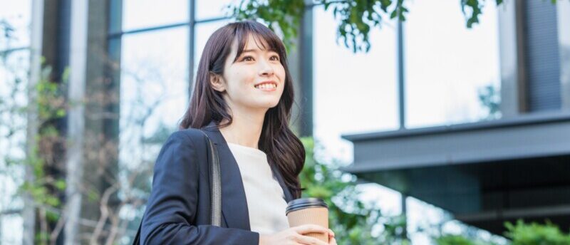 28歳で転職は難しい?ベストな転職タイミングと女性が年収アップする方法