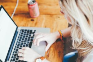 女性が営業から転職する方法は？営業以外のおすすめ職種と転職のポイント