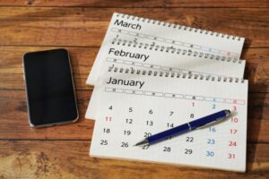 プログラミングスクールの受講期間は？短期間でエンジニアへ転職する方法