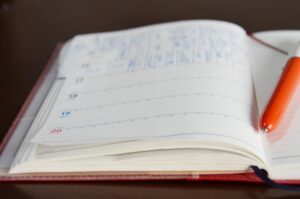 フリーランスエンジニアの一日とは？案件別の一日と理想の働き方の実現方法