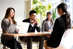 既卒面接の自己紹介は何を言うの？悪い印象を与えない自己紹介のコツを解説