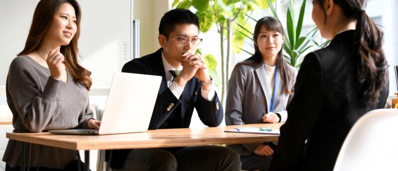 既卒面接の自己紹介は何を言うの?悪い印象を与えない自己紹介のコツを解説
