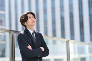 高卒で営業職になれる？営業職に向いている人とメリット･デメリットを解説