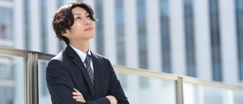 高卒で営業職になれる?営業職に向いている人とメリット・デメリットを解説