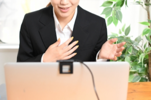 派遣登録のWEB面談に最適な服装は？服装や話し方で好印象を与えるコツ