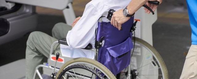 既卒向けの就職先 介護