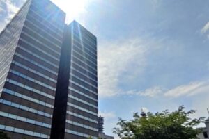 【アガルート】公務員試験講座の評判は？ 割引価格で受講する方法も解説