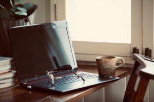 Webデザイナーを副業にする方法は？案件の見つけ方と収入や必要なスキル